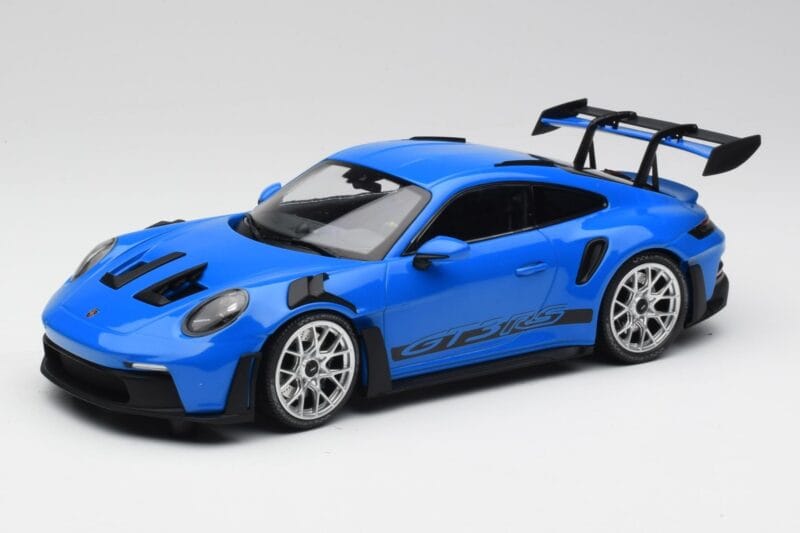 Porsche 911 992 GT3 RS Sinine & Hõbedased Rattad & Must Dekoor Minichamps 1:18 153062234 Metall