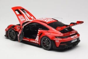 Porsche 911 992 GT3 RS Getspeed Race Taxi Guards Red Minichamps 1:18 110062040 Metall - pilt 5/8
