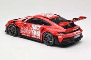Porsche 911 992 GT3 RS Getspeed Race Taxi Guards Red Minichamps 1:18 110062040 Metall - pilt 7/8