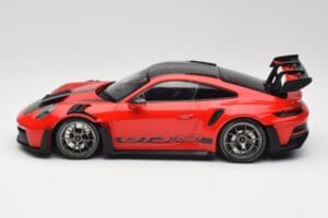 Porsche 911 992 GT3 RS Guards Punane & Hõbedased Rattad Weissach Package Minichamps 1:18 153062246 Metall - pilt 3/6
