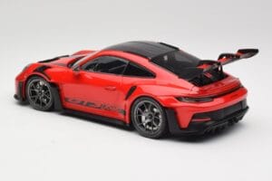 Porsche 911 992 GT3 RS Guards Punane & Hõbedased Rattad Weissach Package Minichamps 1:18 153062246 Metall - pilt 5/6