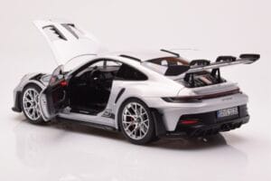 Porsche 911 992 GT3 RS Ice Hall Norev 1:18 187359 Metall - pilt 5/8