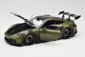 Porsche 911 992 GT3 RS Nato Olive & Black Wheels Minichamps 1:18 110062027 Metall - pilt 2/8