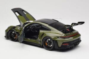 Porsche 911 992 GT3 RS Nato Olive & Black Wheels Minichamps 1:18 110062027 Metall - pilt 5/8