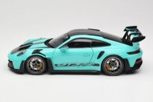 Porsche 911 992 GT3 RS Python Green & Dark Silver Wheels Minichamps 1:18 110062026 Metall - pilt 4/8