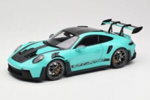 Porsche 911 992 GT3 RS Python Green & Dark Silver Wheels Minichamps 1:18 110062026 Metall