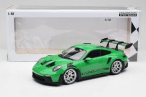 Porsche 911 992 GT3 RS Python Roheline & Hõbedased Rattad & Must Dekoor Minichamps 1:18 153062235 Metall - pilt 6/6