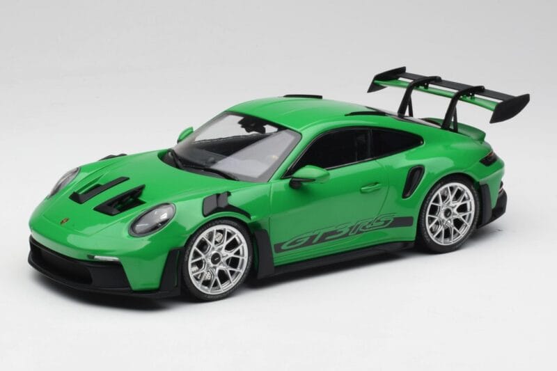 Porsche 911 992 GT3 RS Python Roheline & Hõbedased Rattad & Must Dekoor Minichamps 1:18 153062235 Metall