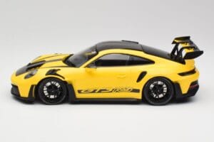 Porsche 911 992 GT3 RS Racing Kollane & Mustad Rattad Minichamps 1:18 153062245 Metall - pilt 3/6