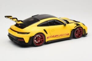 Porsche 911 992 GT3 RS Racing Yellow Weissach Package & Red Wheels Minichamps 1:18 110062025 Metall - pilt 3/8