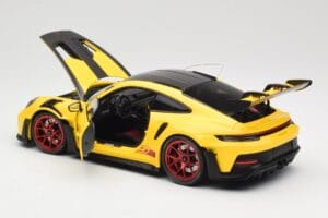 Porsche 911 992 GT3 RS Racing Yellow Weissach Package & Red Wheels Minichamps 1:18 110062025 Metall - pilt 5/8