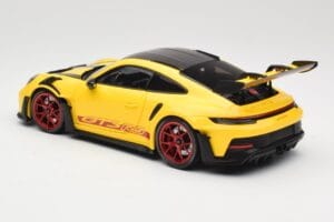 Porsche 911 992 GT3 RS Racing Yellow Weissach Package & Red Wheels Minichamps 1:18 110062025 Metall - pilt 7/8