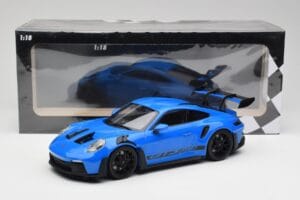 Porsche 911 992 GT3 RS Shark Sinine & Mustad Rattad Minichamps 1:18 153062233 Metall - pilt 6/6