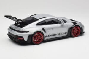 Porsche 911 992 GT3 RS Hõbe & Punased Rattad Minichamps 1:18 153062241 Metall - pilt 2/6