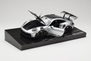 Porsche 911 992 GT3 RS Hõbe Weissach Package Minichamps 1:18 110062020 Metall - pilt 3/8