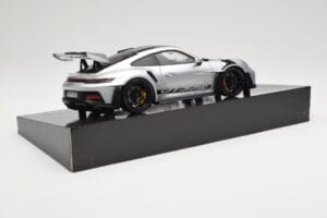 Porsche 911 992 GT3 RS Hõbe Weissach Package Minichamps 1:18 110062020 Metall - pilt 4/8
