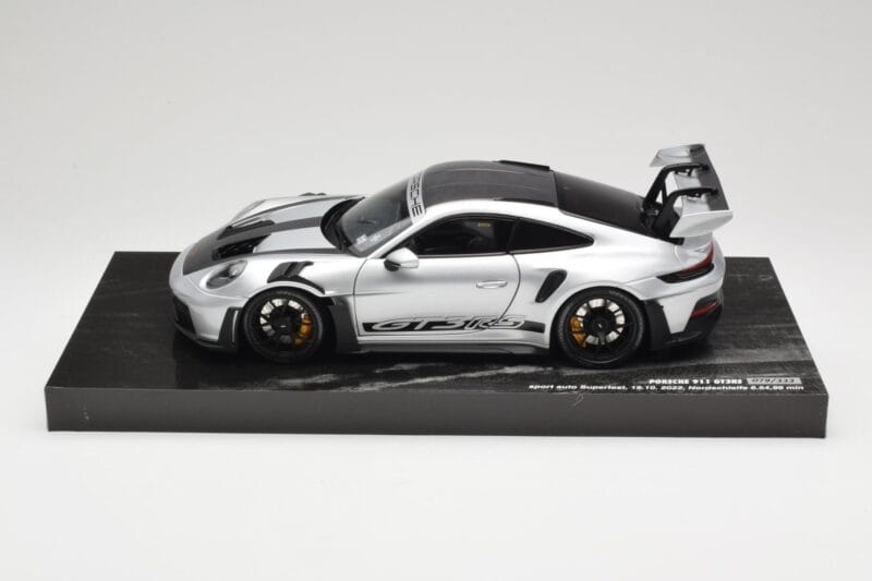 Porsche 911 992 GT3 RS Hõbe Weissach Package Minichamps 1:18 110062020 Metall