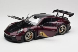 Porsche 911 992 GT3 RS Ultraviolet & Hõbedased Veljed Minichamps 1:18 110062029 Metall - pilt 2/8