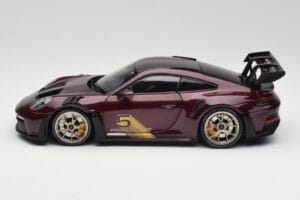 Porsche 911 992 GT3 RS Ultraviolet & Hõbedased Veljed Minichamps 1:18 110062029 Metall - pilt 4/8