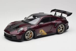 Porsche 911 992 GT3 RS Ultraviolet & Hõbedased Veljed Minichamps 1:18 110062029 Metall