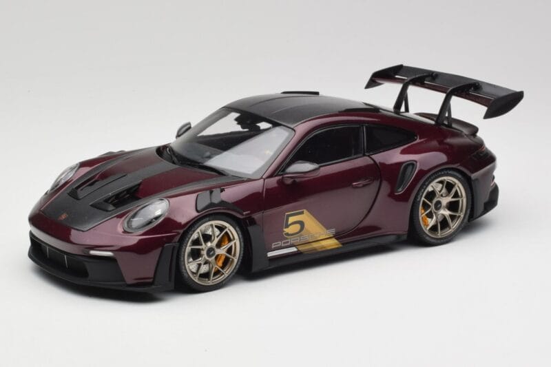 Porsche 911 992 GT3 RS Ultraviolet & Hõbedased Veljed Minichamps 1:18 110062029 Metall