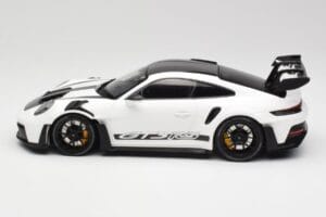 Porsche 911 992 GT3 RS Valge & Mustad Rattad Minichamps 1:18 155062230 Metall - pilt 3/6