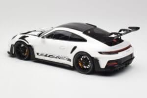 Porsche 911 992 GT3 RS Valge & Mustad Rattad Minichamps 1:18 155062230 Metall - pilt 5/6