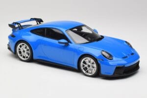Porsche 911 992 GT3 Shark Sinine & Hõbedased Veljed Minichamps 1:18 143069015 Vaik - pilt 4/6