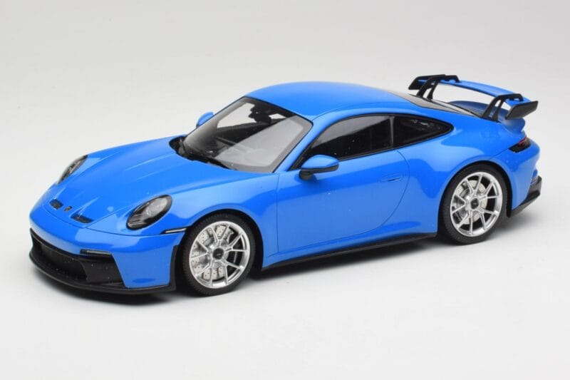 Porsche 911 992 GT3 Shark Sinine & Hõbedased Veljed Minichamps 1:18 143069015 Vaik