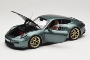 Porsche 911 992 GT3 Touring Package Malachite Green Metallic Norev 1:18 187382 Metall - pilt 2/8