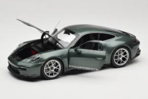 Porsche 911 992 S/T Malachite Green Metallic Norev 1:18 187472 Metall - pilt 2/8