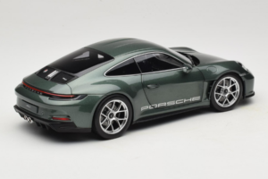 Porsche 911 992 S/T Malachite Green Metallic Norev 1:18 187472 Metall - pilt 3/8