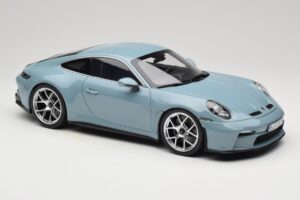 Porsche 911 992 S/T Meisenblau Norev 1:12 127550 Metall - pilt 4/6