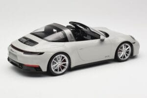 Porsche 911 992 Targa 4 GTS Hall Minichamps 1:18 155061064 Metall - pilt 2/6