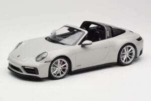 Porsche 911 992 Targa 4 GTS Hall Minichamps 1:18 155061064 Metall
