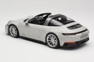 Porsche 911 992 Targa 4 GTS Hall Minichamps 1:18 155061064 Metall - pilt 5/6