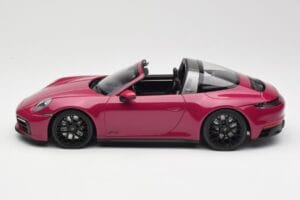 Porsche 911 992 Targa 4 GTS Rubystar Minichamps 1:18 155061066 Metall - pilt 3/6