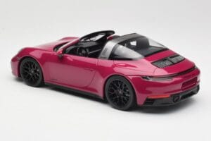 Porsche 911 992 Targa 4 GTS Rubystar Minichamps 1:18 155061066 Metall - pilt 5/6