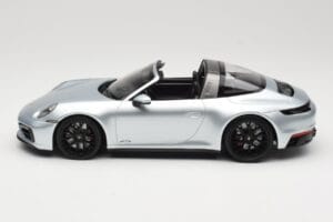 Porsche 911 992 Targa 4 GTS Hõbedane Minichamps 1:18 155061061 Metall - pilt 3/6