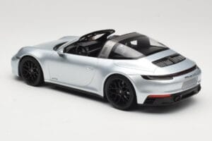 Porsche 911 992 Targa 4 GTS Hõbedane Minichamps 1:18 155061061 Metall - pilt 5/6