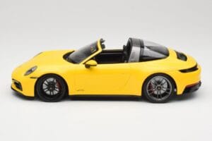 Porsche 911 992 Targa 4 GTS Kollane Minichamps 1:18 153061064 Metall - pilt 3/6