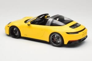 Porsche 911 992 Targa 4 GTS Kollane Minichamps 1:18 153061064 Metall - pilt 5/6
