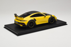 Porsche 911 992 TechArt GTstreet R Kollane Mustade Velgedega TechArt 1:18 REMC011 Vaik - pilt 3/6