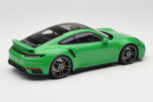 Porsche 911 992 Turbo S Roheline Minichamps 1:18 153069077 Metall - pilt 2/6