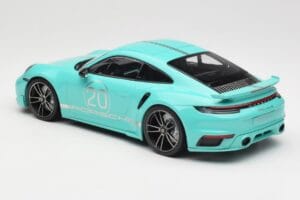 Porsche 911 992 Turbo S Sport Design Package Racing Green Minichamps 1:18 155069175 Metall - pilt 5/6