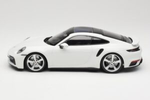 Porsche 911 Turbo S 992 Valge Minichamps 1:18 WAP0211620RTRB Metall - pilt 3/6