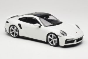 Porsche 911 Turbo S 992 Valge Minichamps 1:18 WAP0211620RTRB Metall - pilt 4/6