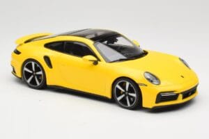 Porsche 911 992 Turbo S Kollane Minichamps 1:18 155069071 Metall - pilt 4/6