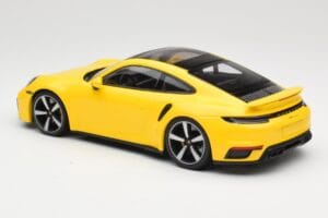 Porsche 911 992 Turbo S Kollane Minichamps 1:18 155069071 Metall - pilt 5/6