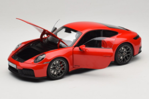 Porsche 911 992.2 Carrera 4 GTS Guards Red Norev 1:18 187171 Metall - pilt 2/8
